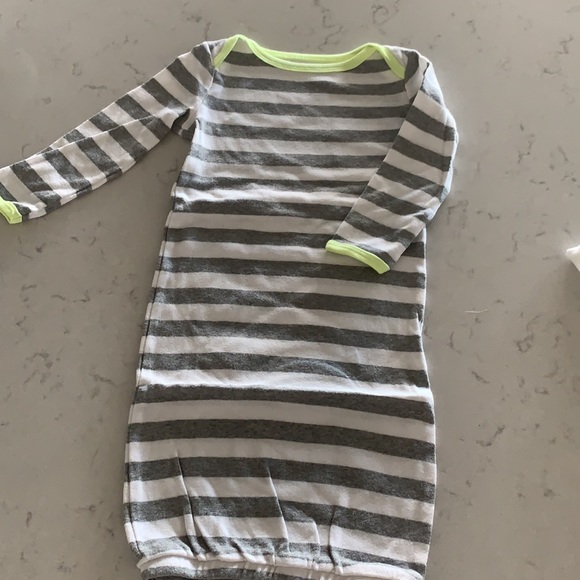 5 baby gowns - Picture 2 of 6